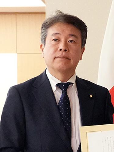 鶴保庸介