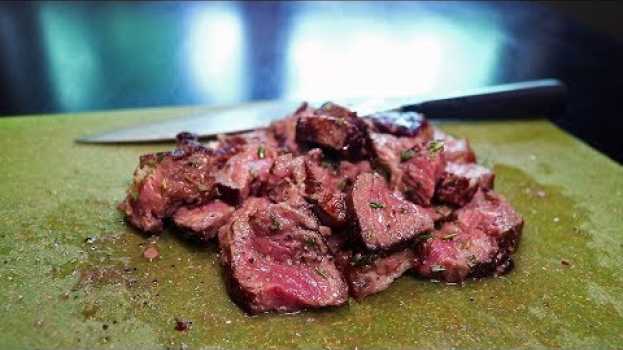 Video Why I Season My Cutting Board, NOT My Steak en Español