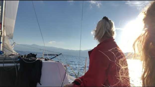 Видео Sullo stretto di Messina a vela tra navi, correnti e giri di vento - Periplo d'Italia 2°parte на русском