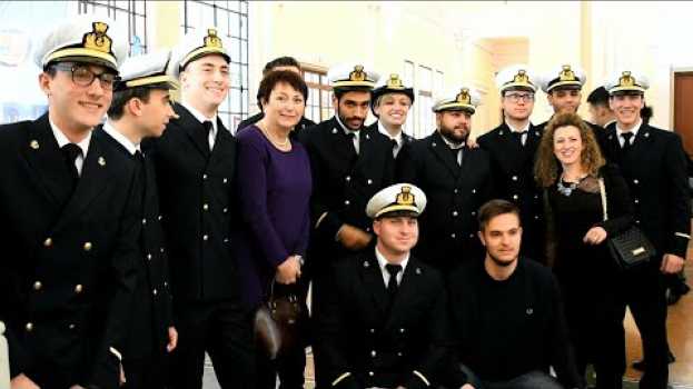 Video Graduation Day, 93 nuovi Ufficiali da Accademia Italiana della Marina Mercantile su italiano
