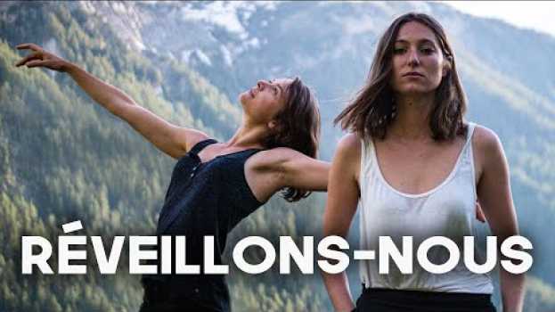 Video RÉVEILLONS-NOUS in English