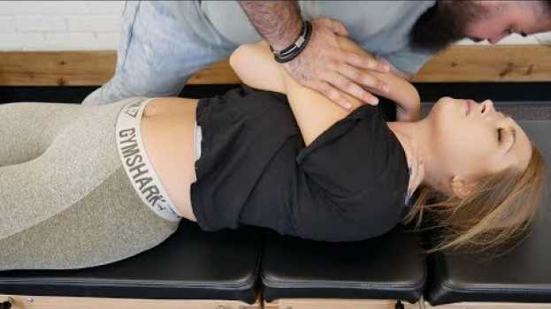 Video *FIRST TIME* Chiropractic CRACKING on Female Athlete su italiano