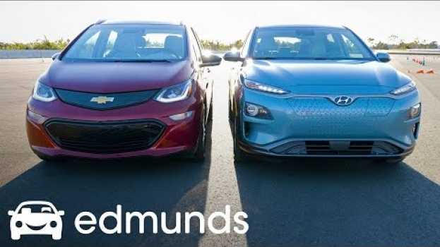 Видео Hyundai Kona Electric vs. Chevrolet Bolt EV: Which Is the Best Affordable Long-Range EV? | Edmunds на русском