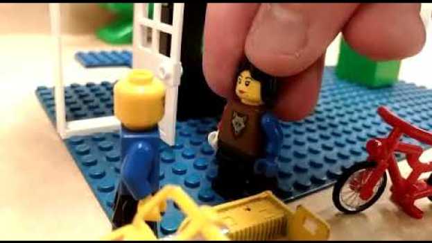 Video Arte Backup - Cenário Lúdico com Lego su italiano