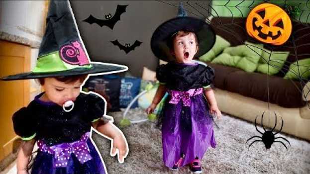 Video HALLOWEEN 2018: FANTASIA DO DIA DAS BRUXAS!! 🎃Laura Prentend Play - Witch Costume for Kids en Español