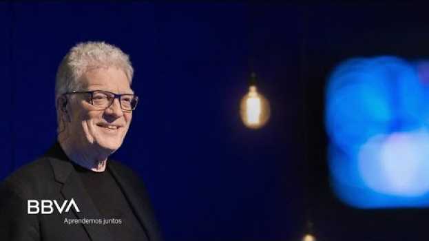 Video “Me molesta que se critique a los profesores. Son muy importantes en nuestras vidas”. Ken Robinson. em Portuguese