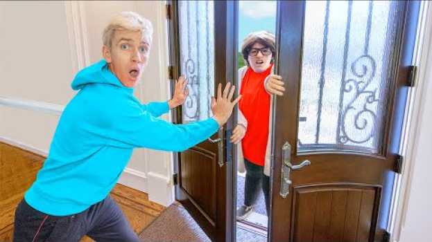 Video STOPPING MYSTERY NEIGHBOR from BREAKING INTO OFFICIAL SHARER FAM HOUSE!! em Portuguese