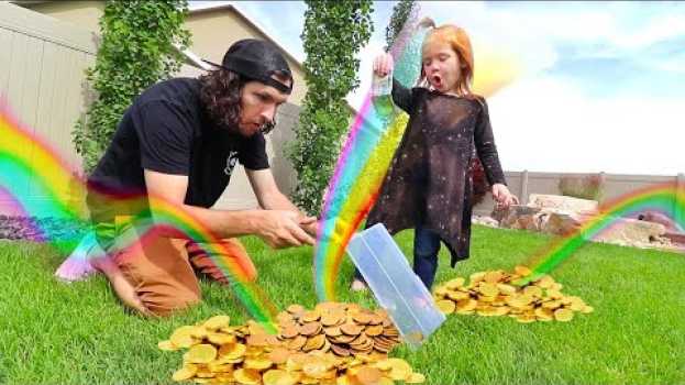 Video THE BOO BOO STORY! Hidden Presents from our Backyard Leprechaun for Adley (Hide N Seek Pots of Gold) su italiano