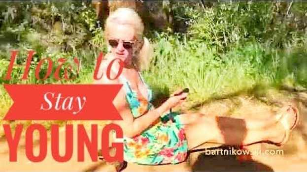Видео How to Stay Young and Have Fun Doing It на русском