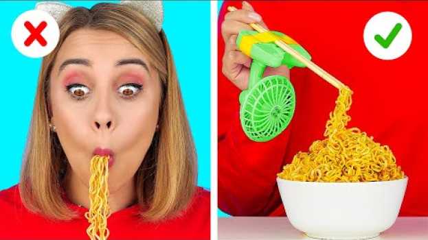 Video GENIUS HACKS FOR LAZY PEOPLE || Easy Funny Food Hacks and TikTok Tricks by 123 GO! FOOD su italiano
