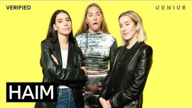 Video HAIM "Now I'm In It" Official Lyrics & Meaning | Verified em Portuguese