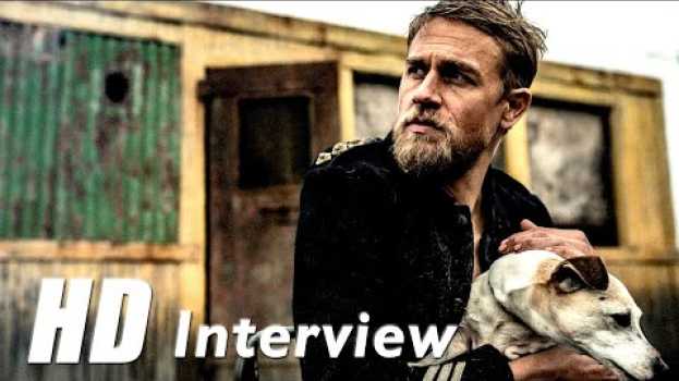 Video Outlaws - Interview mit Charlie Hunnam (Sgt. O'Neil) em Portuguese