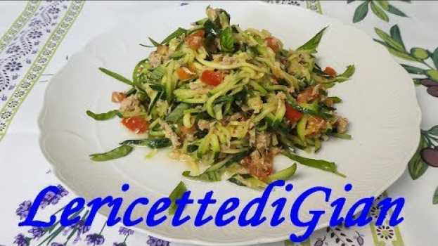 Video Come preparare gli spaghetti di zucchine - Recipe zucchini noodles in Deutsch