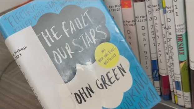 Video Fault in Our Stars heads back to teen shelves at Indiana library na Polish