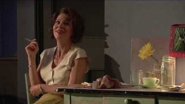 Video "I had no hope" Helen McCrory is Hester in The Deep Blue Sea | National Theatre at Home en français