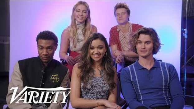 Video 'Outer Banks' Cast on Who Would Win A Fight Against The Cast Of 'One Tree Hill' & 'Dawson's Creek' na Polish