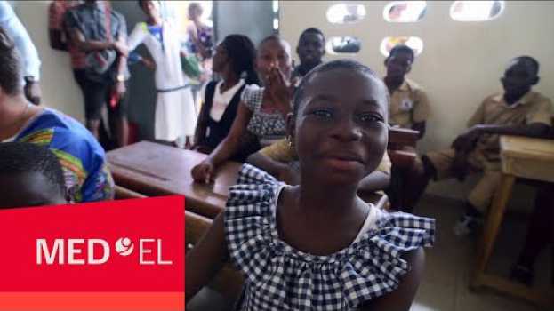 Video A l’écoute de l’Afrique - Programme d’implantation cochléaire en Côte d'Ivoire │MED-EL em Portuguese