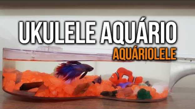 Video Transformei meu ukulele em aquário su italiano