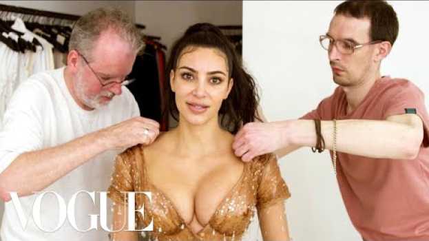 Video Kim Kardashian West Gets Fitted for Her Waist-Snatching Met Gala Look | Vogue na Polish