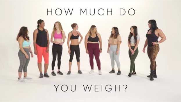 Видео Women try guessing each other’s weight | A social experiment на русском