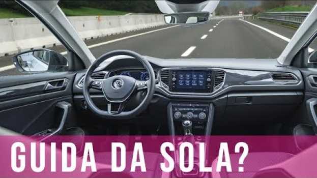 Video Volkswagen T-Roc Italiano: guida autonoma livello 2, prova su strada con cruise control adattivo em Portuguese