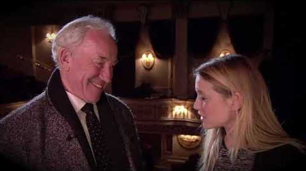 Video 'Great Expectations' Extra - Simon Callow Interview in Deutsch