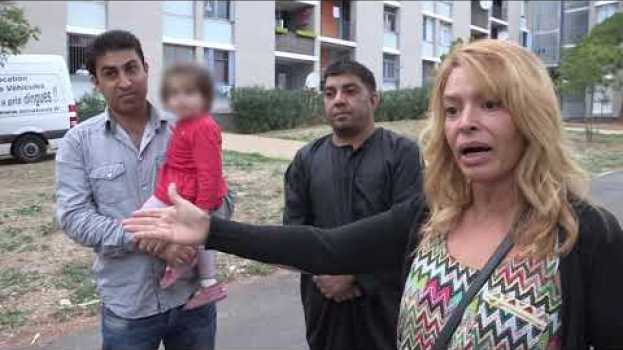 Video Elle vient en aide aux migrants dans sa ville in Deutsch