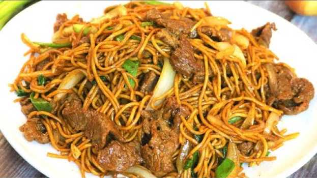 Video BETTER THAN TAKEOUT - Beef Lo Mein Recipe (牛肉捞面) em Portuguese
