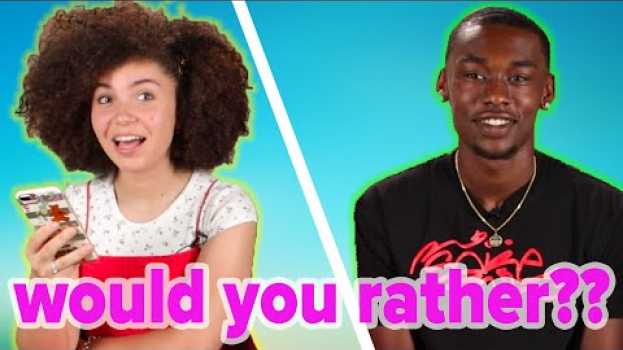 Video Teens Play Would You Rather: Social Media su italiano