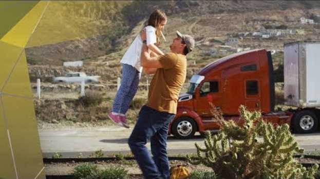 Видео « Juste moi et toi »: un père, sa fille et son camion на русском