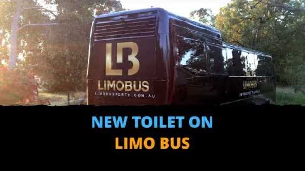 Видео Limousine Bus and 1 New Toilet. You Need to See This на русском