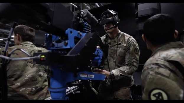 Video Army Soldiers Train with Virtual Reality Systems en Español