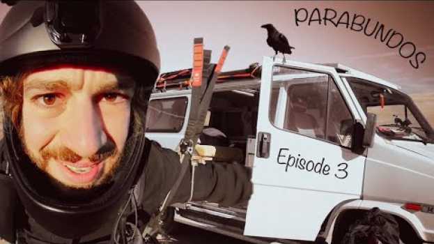 Видео Gleitschirm fliegen in Marokko - mit einem Raben! [Parabundos, Episode 3] на русском