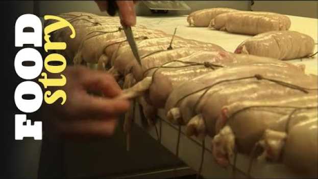 Video Voici comment on fabrique un saucisson traditionnel em Portuguese