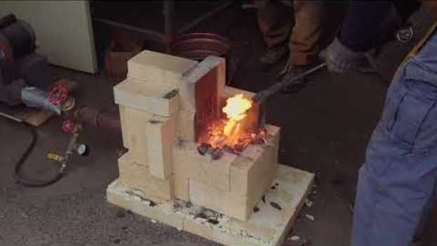 Video Turning Iron Into Hearth Steel - Making Steel! (Forge Diaries: Ep. 16) su italiano