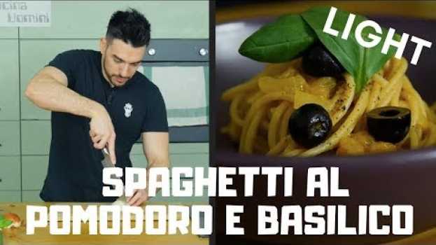 Video Spaghetti Pomodoro e Basilico [Light] CUCINA SENZA RIMORSI - Alessio dei theShow | Cucina Da Uomini in Deutsch