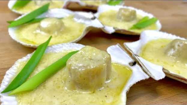 Видео Морские гребешки со сливочным соусом в раковинах под сыром / Scallops with cream sauce. Eng sub на русском