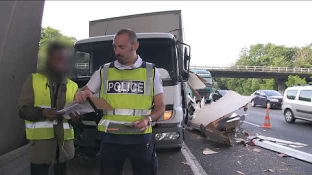 Video ENORME COLLISION ENTRE DEUX CAMIONS in English