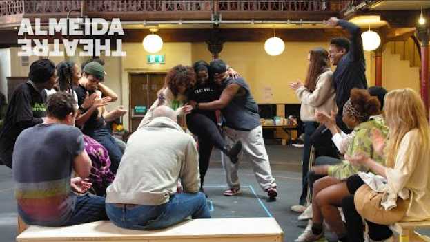 Video The Secret Life of Bees cast in rehearsals em Portuguese