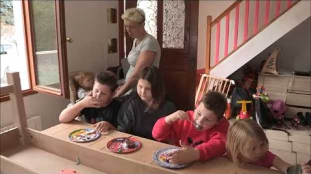 Видео Ils ont 13 enfants à la maison на русском
