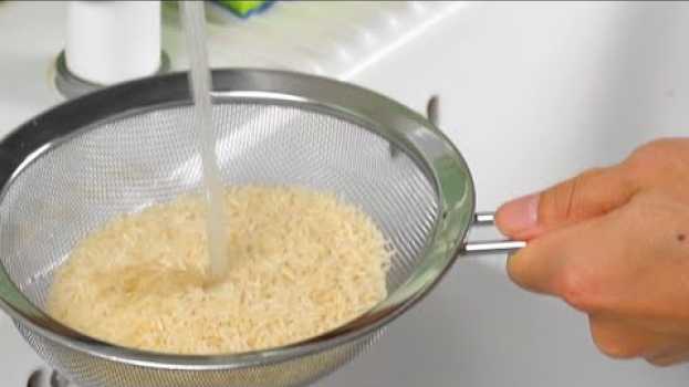 Video Presque tout le monde fait ces 3 erreurs lors de la cuisson du riz em Portuguese