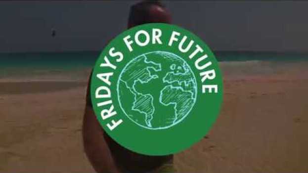 Видео #fridayforfuture #climatestrike - anche in mezzo all'oceano Atlantico per il clima на русском