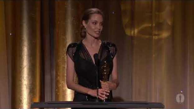 Video Angeline Jolie inspiring Speech about responsibility to others with English Subtitles in Deutsch