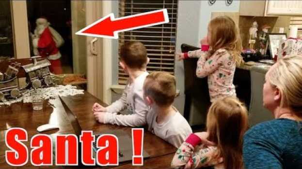 Video Santa Caught on Camera! Santa Left His Hat on Christmas! in Deutsch