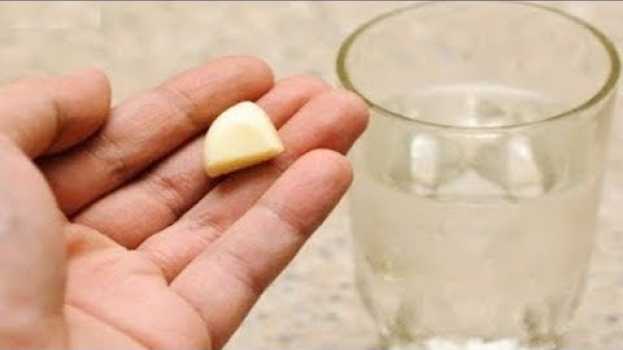Видео Se bevi acqua con dell'aglio ogni giorno, cose incredibili accadranno al tuo corpo! на русском