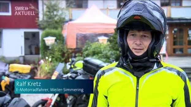 Video Wie weit kommt man mit einem Elektromotorrad? in Deutsch