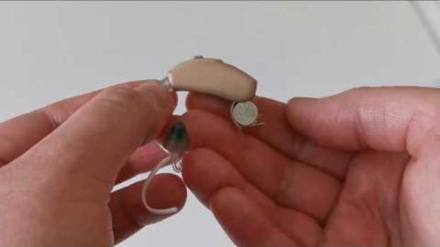 Video How to turn your hearing aids on and off su italiano