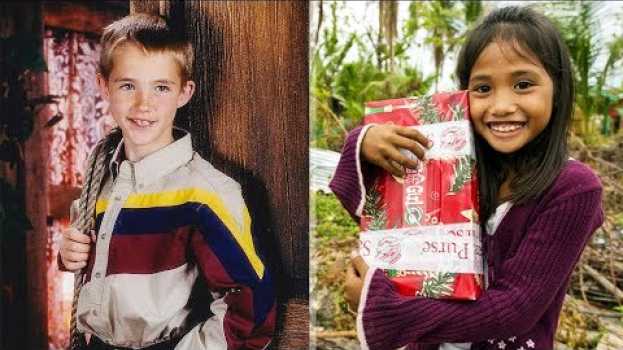 Video Мальчик отправил посылку бедной девочке и через 15 лет это изменило их жизни en Español