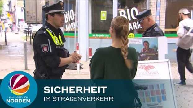 Video Hamburger Polizei will mit neuer Kampagne mehr Sicherheit im Straßenverkehr erreichen in English