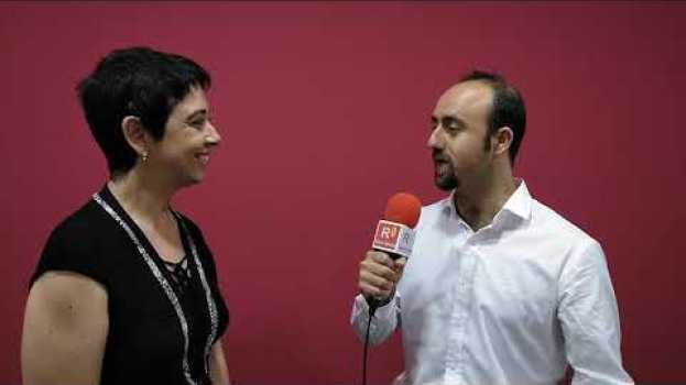 Video ¿Cómo impulsar a PYMEs y a autónomos? Entrevista a Elisabeth Bach em Portuguese
